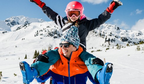 Spiel im Schnee mit der ganzen Familie